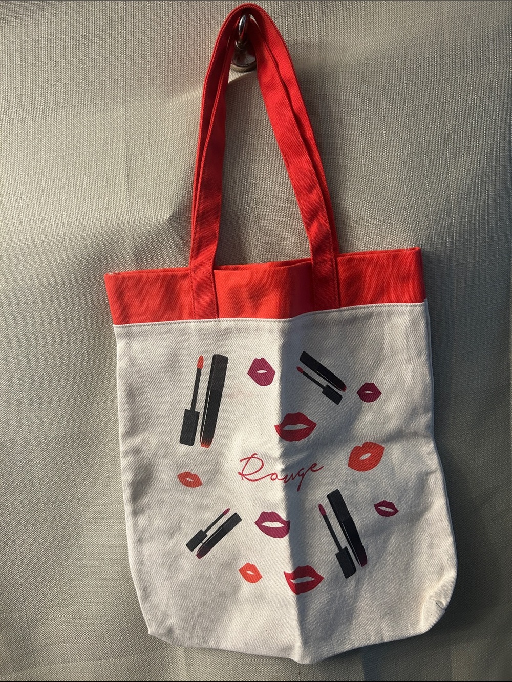 Lancôme Paris ,Rouge Lipstick
Kisses Bag